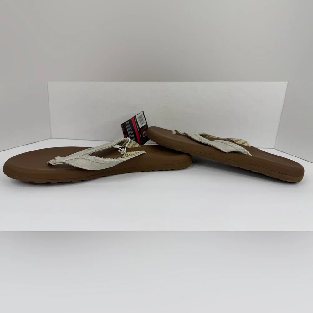 Flojos Comfort Flip Flops Size 9 Ivory Tan Beach Vacation Sandals NWT